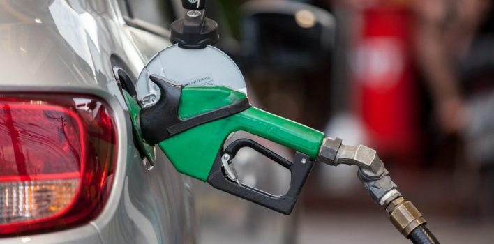 Preço da gasolina sobe nos postos pela 4ª semana seguida, diz ANP