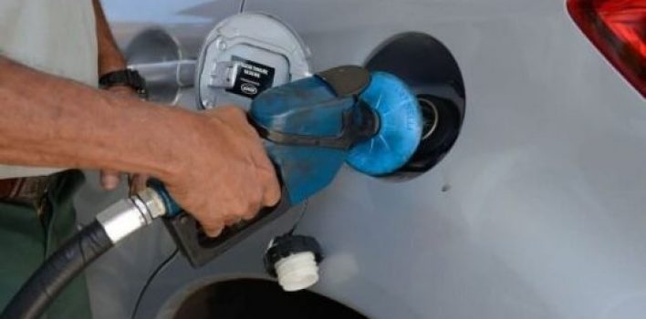 Gasolina fecha março com aumento de 6% e média de R$ 7,32