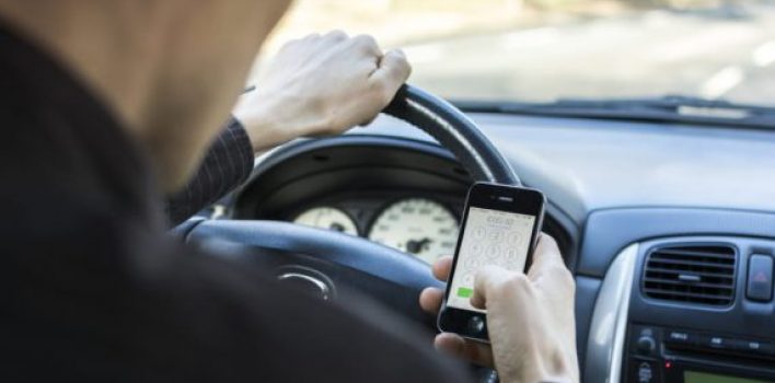 Uso de celular no trânsito poderá aumentar pena em caso de acidente