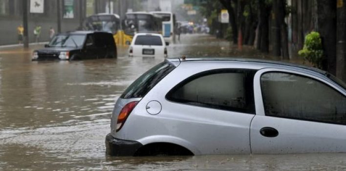 Saiba o que fazer quando seu carro for atingido por uma enchente