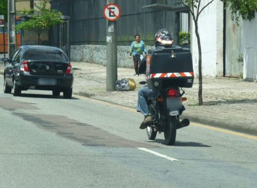 Comissão aprova projeto que dispensa registro no Detran para utilização de motocicletas em entregas