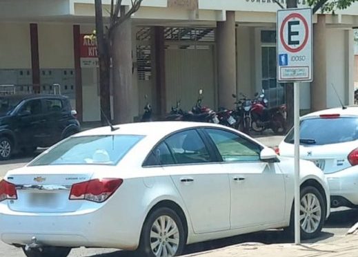 Multa para quem estacionar indevidamente em vagas reservadas às pessoas com deficiência ou idosos poderá chegar a R$ 1500,00