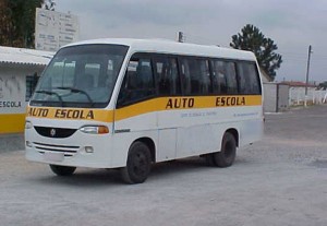 Deputados aprovam fim de exigência de CNH na categoria D para instrutores