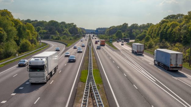 Como se determina a velocidade máxima nas rodovias? Veja aqui!
