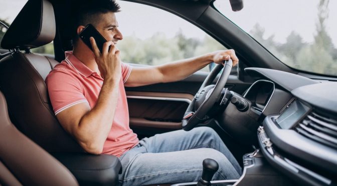 Multa por usar celular ao volante pode ficar mais cara